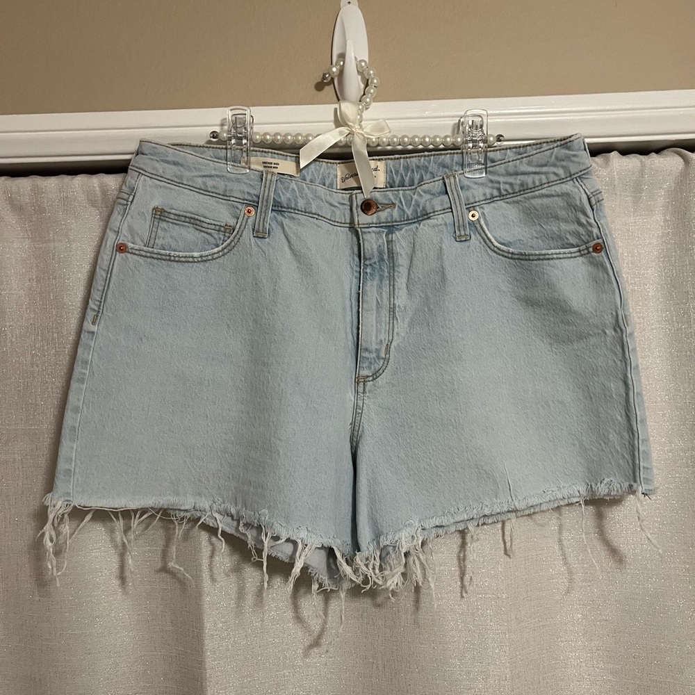 Universal Thread Vintage Midi Light Blue Denim Women's Shorts